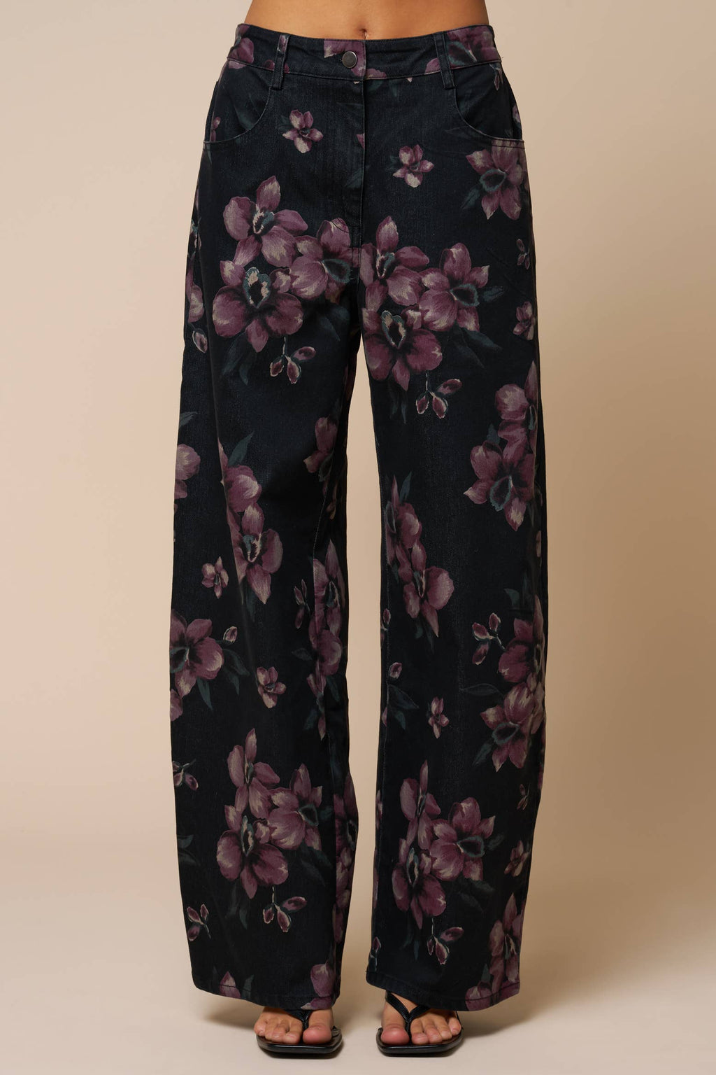 Floral Print Barrel Leg Jeans: CHARCOAL